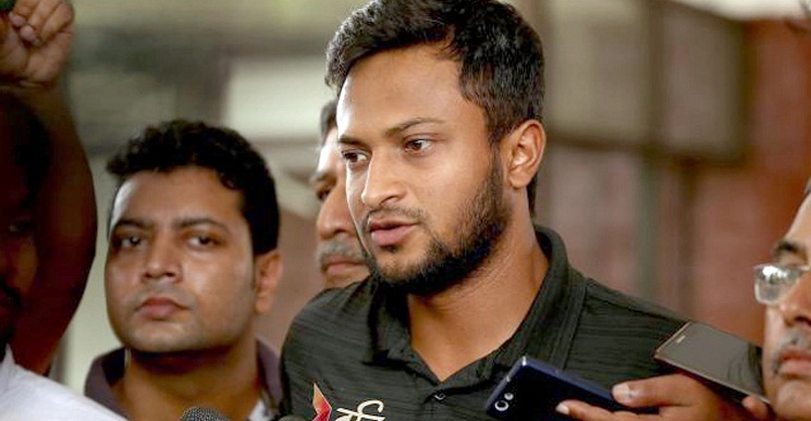 দেশে ফিরলেন সাকিব
