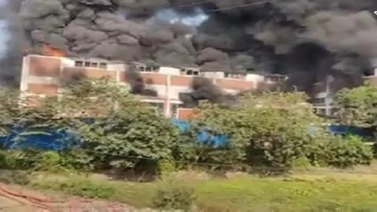 সোনারগাঁওয়ে কারখানায় ভয়াবহ আগুন