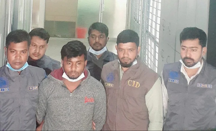 বাসে ধর্ষণচেষ্টার প্রধান অভিযুক্তকে শনাক্ত করেছেন সেই নারী