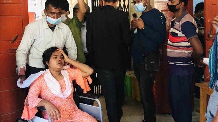 মায়ের সঙ্গে গিয়েও কলেজে ভর্তি হতে পারল না নুসরাত