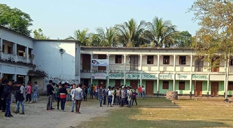 ৭ শিক্ষক দিয়ে চলছে নাঙ্গলকোট এ আর মডেল উচ্চ বিদ্যালয়