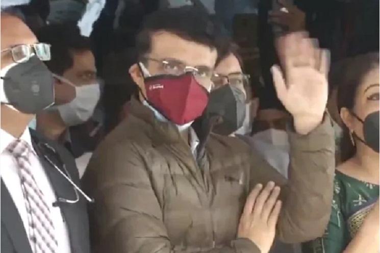 হাসপাতাল থেকে ছাড়া পেলেন সৌরভ গাঙ্গুলী