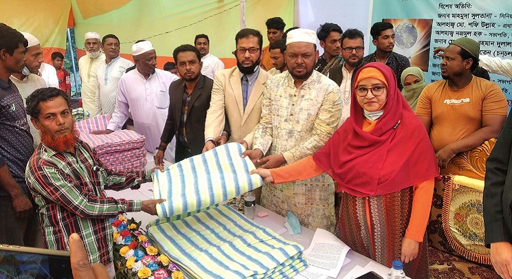 লাকসামে হ্যান্ডস ফর হিউম্যানিটির শীত বস্ত্র বিতরণ