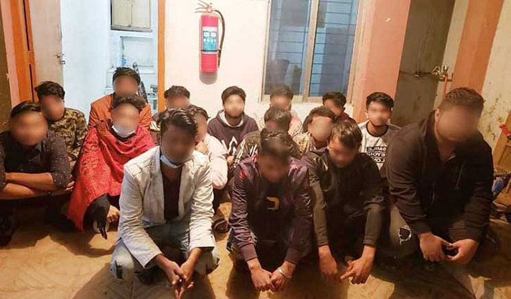 হাতিরঝিলে বিনোদনপ্রেমীদের উত্যক্ত, ৫২ কিশোর আটক