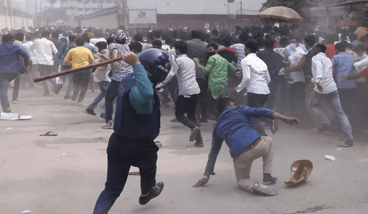 বিএনপির প্রতিবাদ সমাবেশে পুলিশের লাঠিপেটা