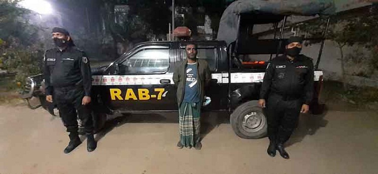 ফেনীতে ফেন্সিডিলসহ মাদক ব্যবসায়ী আটক