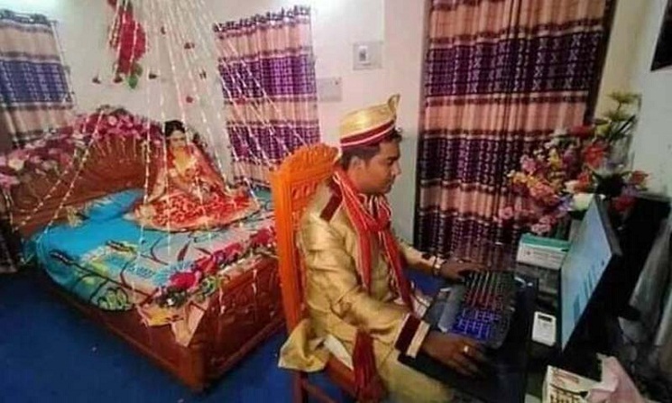 ফুলশয্যার রাতে স্ত্রীকে রেখে কম্পিউটারে ব্যস্ত বর