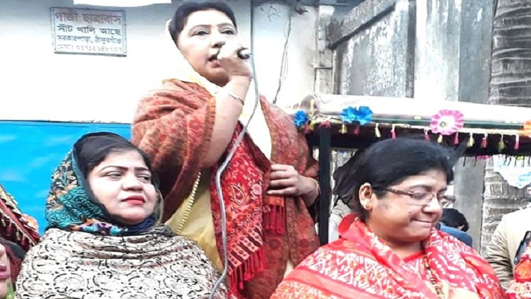নৌকায় না দিলে ভোটারদের ঠাকুরগাঁও ছাড়ার হুমকি আ’লীগ নেত্রীর