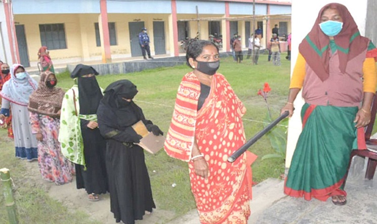 ৫৫ পৌরসভায় ভোট চলছে