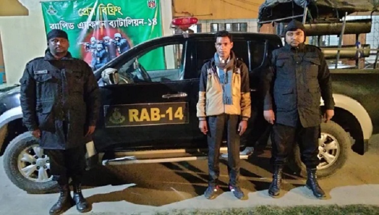 জাল ডলারসহ যুবককে আটক করলো র‌্যাব