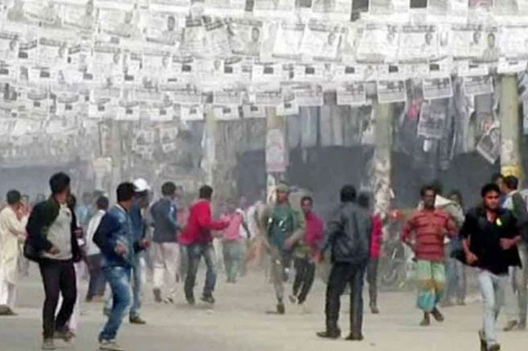 ভোটকেন্দ্রে বোমা বিস্ফোরণ, গোলাগুলি