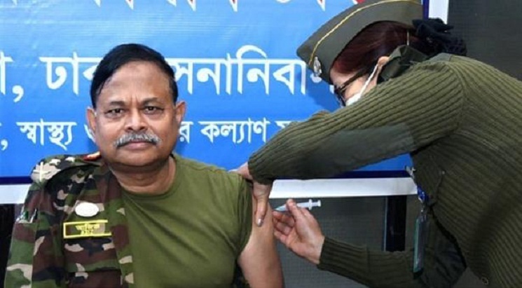 টিকা নিলেন সেনাবাহিনী প্রধান