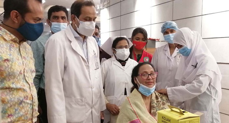 টিকা নিলেন ৯ লাখের বেশি, পার্শ্বপ্রতিক্রিয়া ৪২৬ জনের