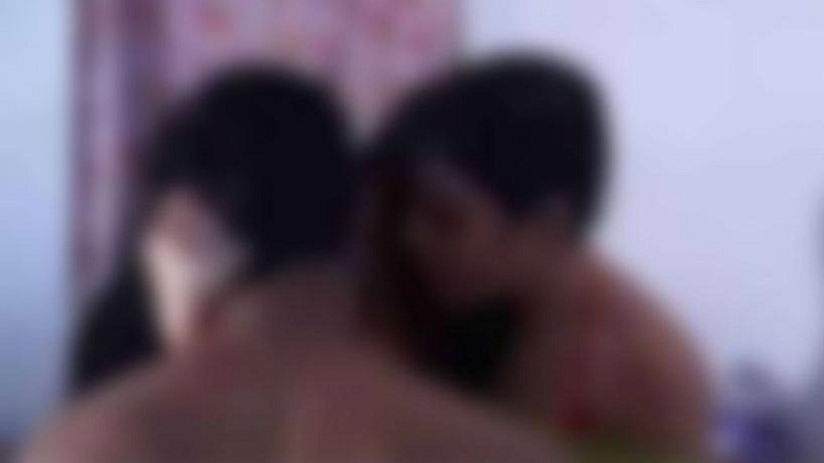 হাসপাতালের বাথরুমে করোনা রোগীর সঙ্গে নার্সের শারীরিক সম্পর্ক, অতঃপরins class=