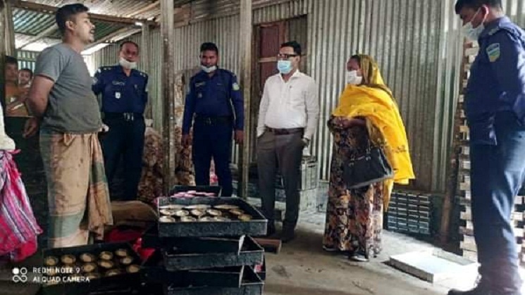 ইসলামপুরে রকিব বেকারীতে  ভ্রাম্যমান আদালতেরর অভিযান ৫হাজার টাকা জরিমানা 