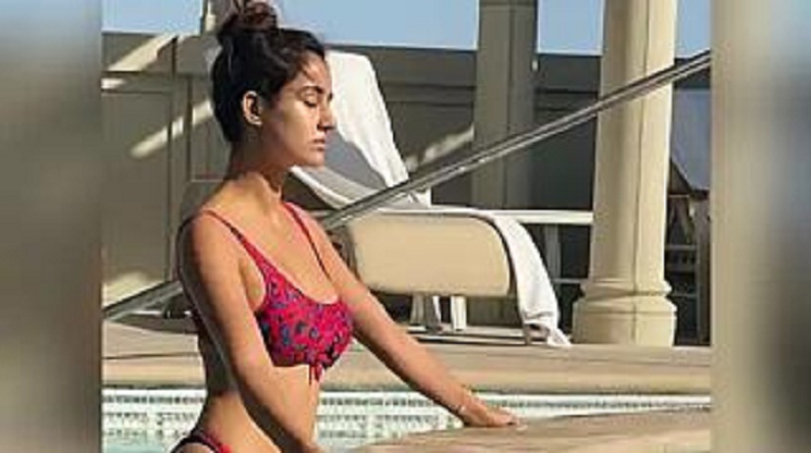 বিকিনি পরে সূর্যস্নানে দিশা পাটানি