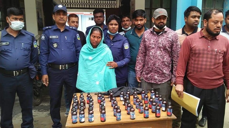 ইসলামপুরে ৪৬ বোতল ভারতীয়ফেনসিডিলসহ নারী ব্যবসায়ী আটক