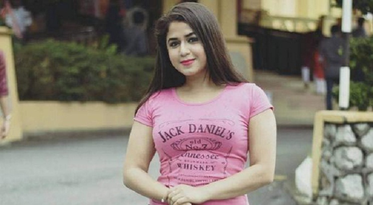 চুপিচুপি বাগদান সারলেন ফারিয়া