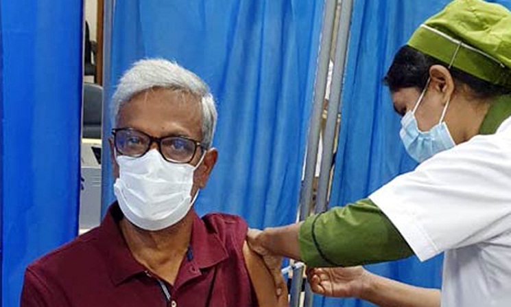 করোনার সঙ্গে রাজনীতির সম্পর্ক নেই, টিকা নিয়ে বললেন জয়নুল আবেদীন
