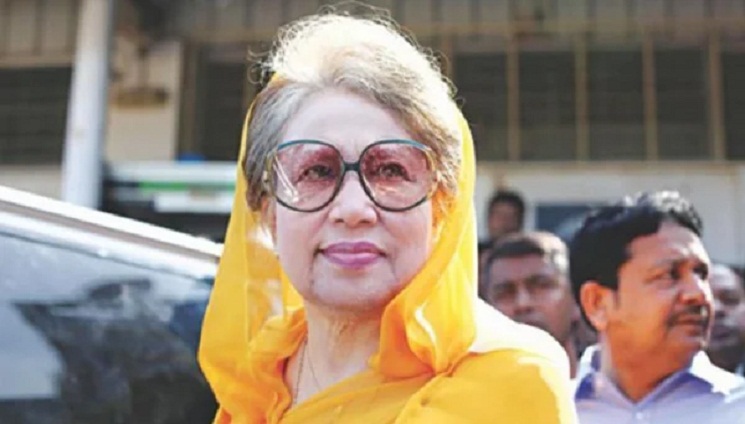 করোনার টিকা নিতে রাজি খালেদা, তারেকের আপত্তি!