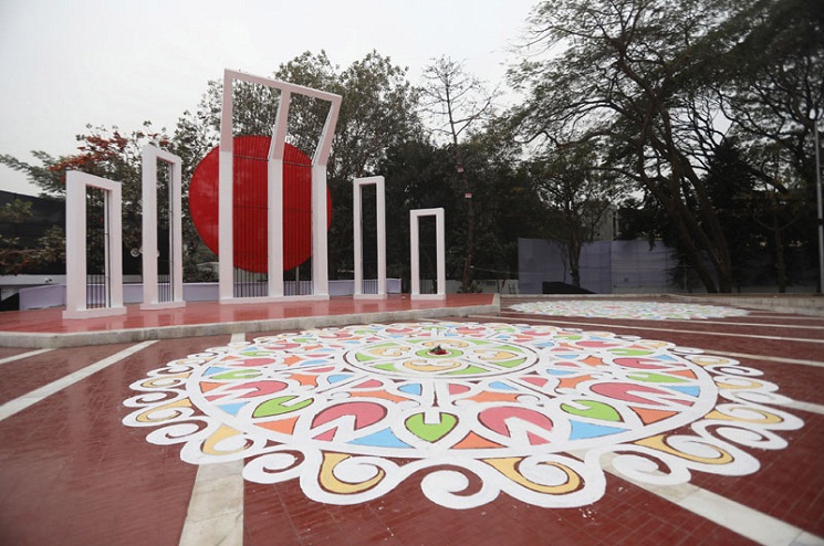 ভাষাশহীদদের শ্রদ্ধা জানাতে প্রস্তুত কেন্দ্রীয় শহীদ মিনার