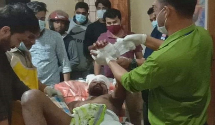 মসজিদে ঢুকে যুবককে কুপিয়ে জখম