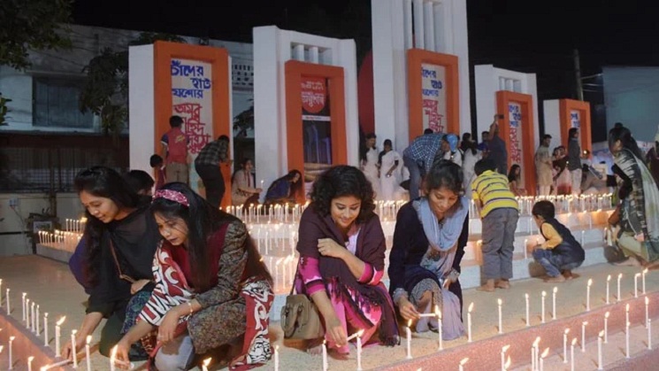 যশোর শহিদ মিনারে ৫২০০ মোমবাতি প্রজ্বালন