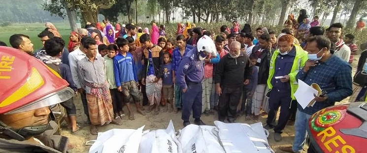 সিরাজগঞ্জে বাস-ট্রাক মুখোমুখি সংঘর্ষে নিহত ৫