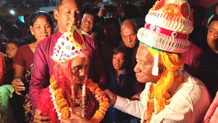৬১ বছর পর আবারও বিয়ের পিঁড়িতে প্রবীণ দম্পতি