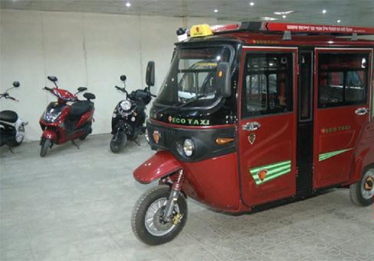 ঢাকার রাস্তায় নামছে ‘বাঘ’