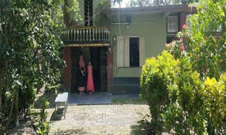 শিক্ষক স্বামীর বাড়িতে তিন ধরে অনশনে ‘স্ত্রী’