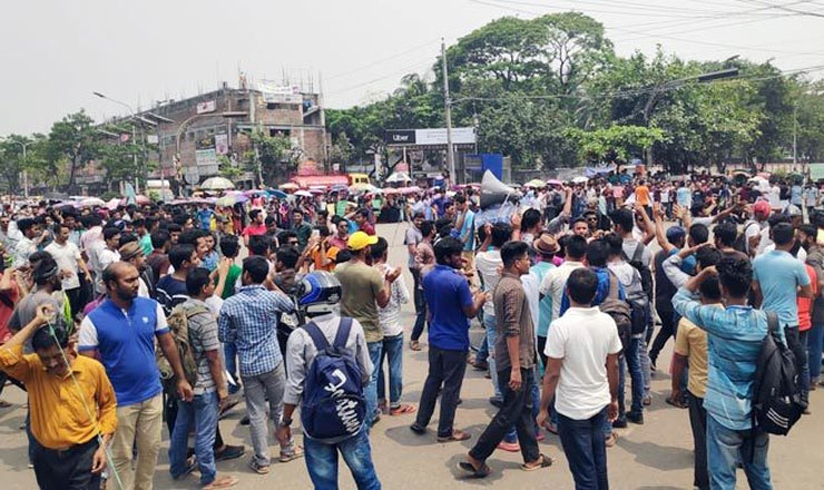 পরীক্ষার দাবিতে ৭ কলেজ শিক্ষার্থীদের ফের সড়ক অবরোধ 