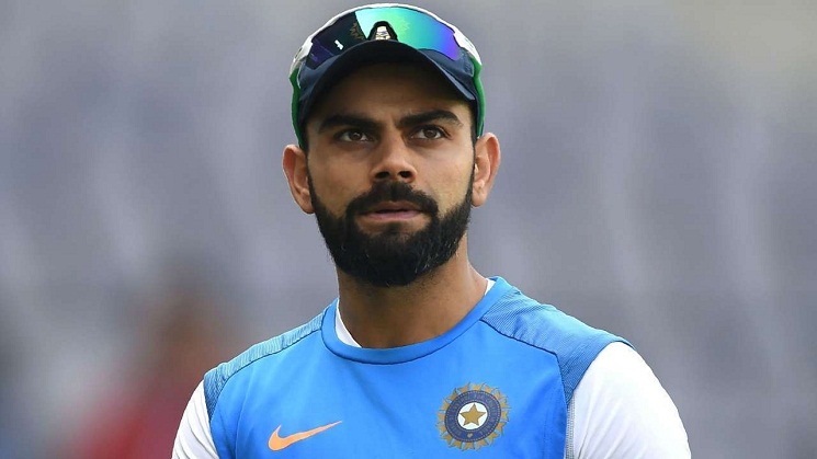 কোহলিকে মাঠকর্মীদের সঙ্গে তুলনা