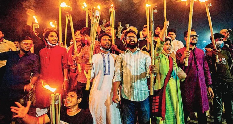 শাহবাগে গ্রেপ্তার সাতজনের বিরুদ্ধে ‘হত্যাচেষ্টা’ মামলা দিল পুলিশ