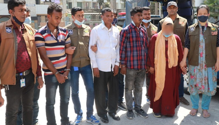 নারী দিয়ে ফাঁসিয়ে অপহরণ ও অর্থ আদায় তাদের পেশা