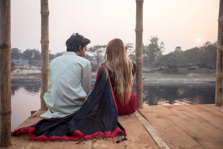 চাচিকে দেখে পুরোনো প্রেম জেগে ওঠে ভাতিজার, তারপরins class=