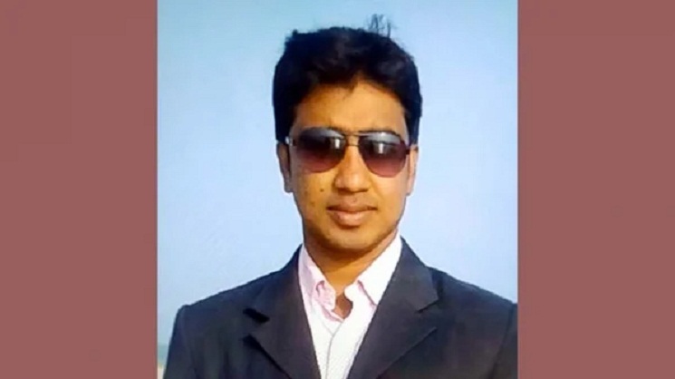 ঘুম থেকে ডাকতে গেলেন মা, ফ্যানে ঝুলছে ছেলের নিথর দেহ