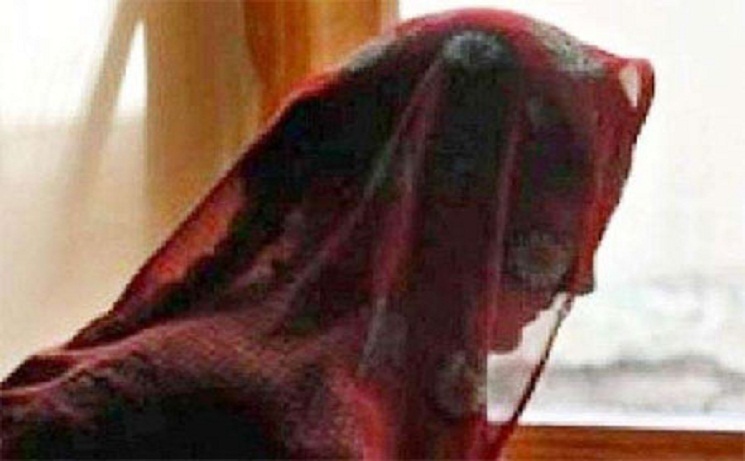 চাচিকে নিয়ে ভাতিজা উধাও
