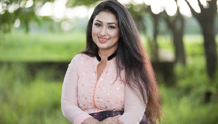 ফিরছেন অপু বিশ্বাস
