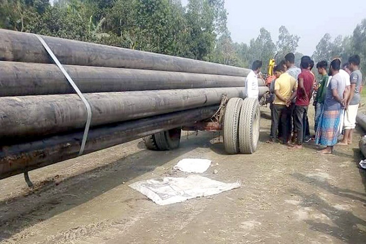 বেপরোয়া ট্রাক্টর কেড়ে নিলো শিশুর প্রাণ