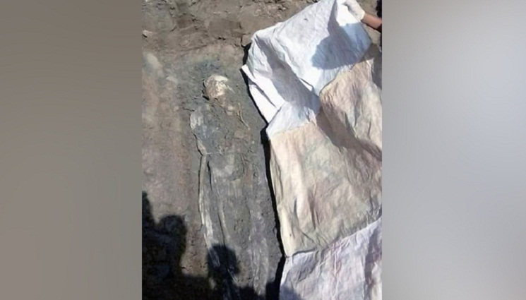 দাফনের ১৬ বছর পরও অক্ষত লাশ-কাফনের কাপড়