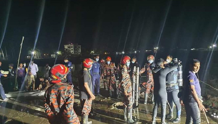 সেফটিক ট্যাংকে পড়ে মা ও শিশু ছেলেসহ নিহত ৩