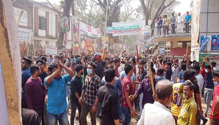 আইনমন্ত্রীর সামনেই দুই মেয়র প্রার্থীর সমর্থকদের সংঘর্ষ