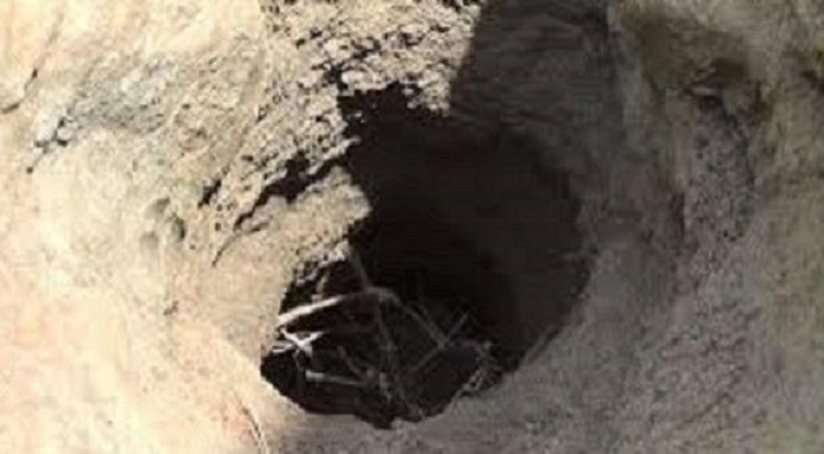 একসঙ্গে গর্তে পড়ে ৩ ভাইয়ের মৃত্যু
