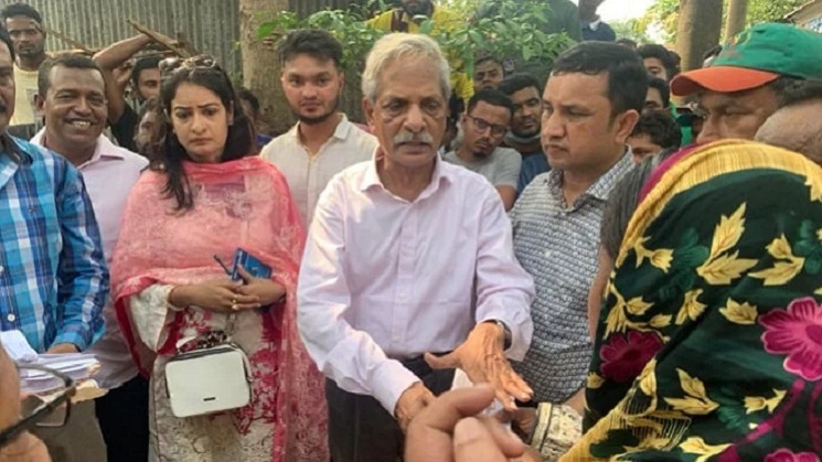 নোয়াগাঁও গ্রামে নির্যাতিত হিন্দু ধর্মাবলম্বীদের পাশে বিএনপি
