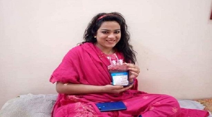 ফেসবুকে পোস্ট দেখে রক্ত দিয়ে প্রসূতি মাকে বাঁচালেন তৃতীয় লিঙ্গের নদী