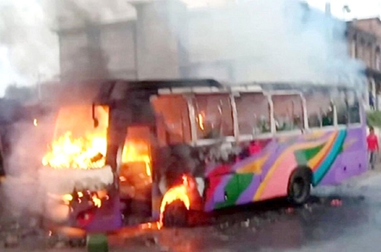 কুমিল্লায় চলন্ত বাসে আগুন: আরো একজনের মৃত্যু