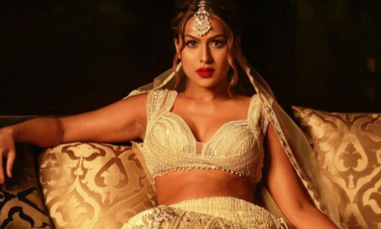 খোলামেলা পোশাকে ঝড় তুলছেন নিয়া শর্মা (ভিডিও)