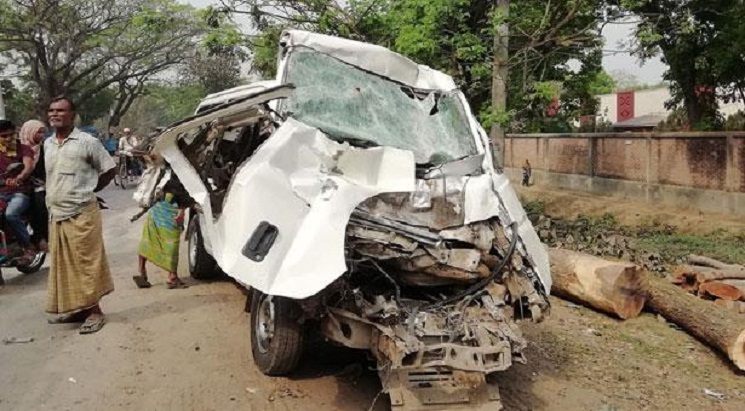 মাইক্রোবাসের ৬ যাত্রীকে পিষে মারলো ট্রাক