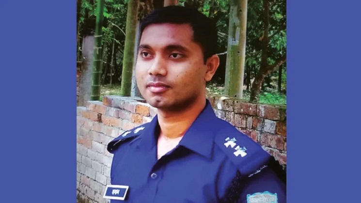 নিজের পিস্তল দিয়ে মাথায় গুলি চালান এসআই